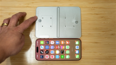 史上最贵iPhone！iPhone Fold模具上手：比iPad mini还小