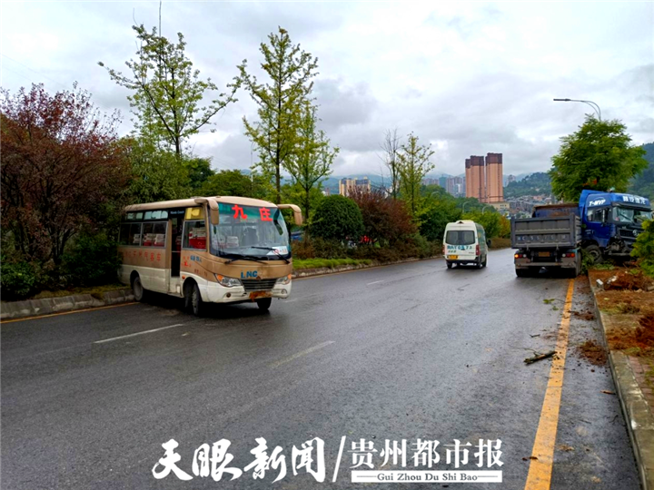 雨天路滑,贵阳同城大道水岭公园段发生两起交通事故