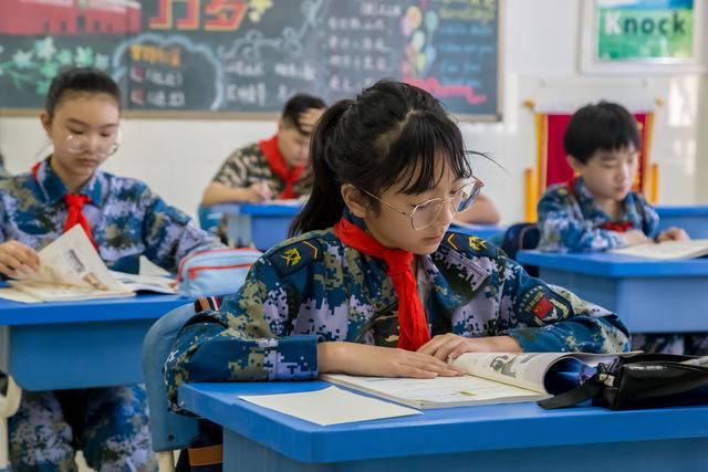 唐山金童首郡小学图片