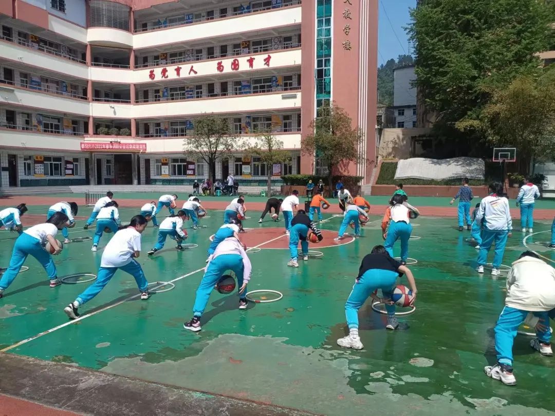 都匀六小教育集团举行综合学科优质课选拔赛