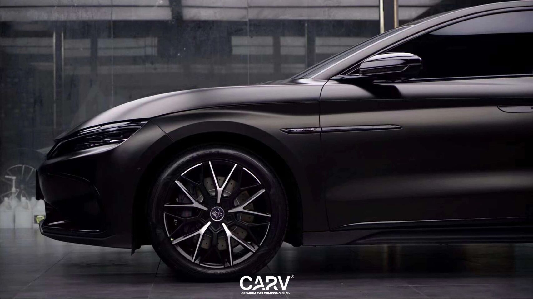 比亚迪汉卡孚carv改色膜电光金属黑,深邃纯粹的黑色