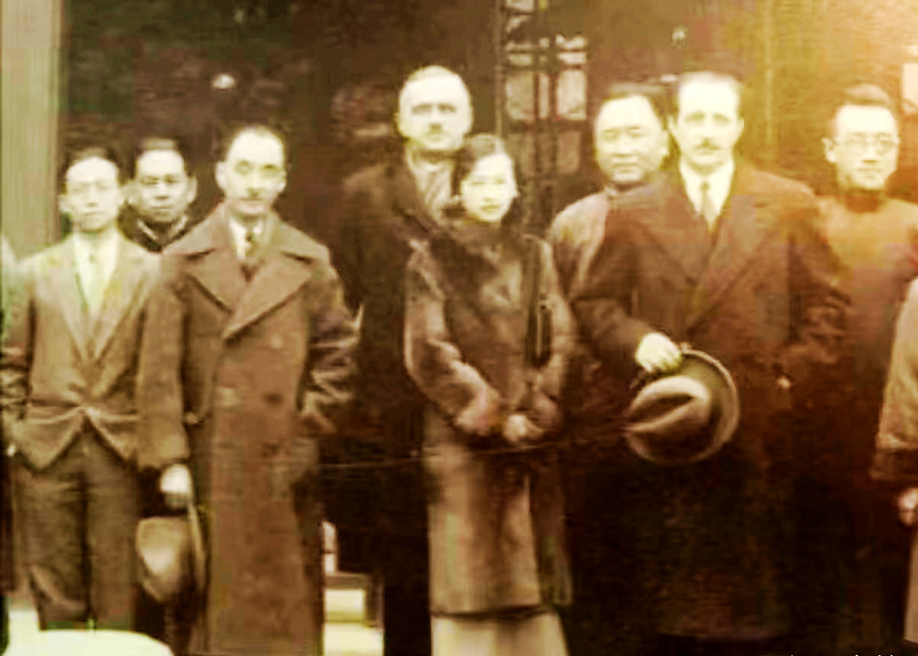 杜威的弟子胡适信奉实验哲学,20世纪初将胡适的实验哲学和教育