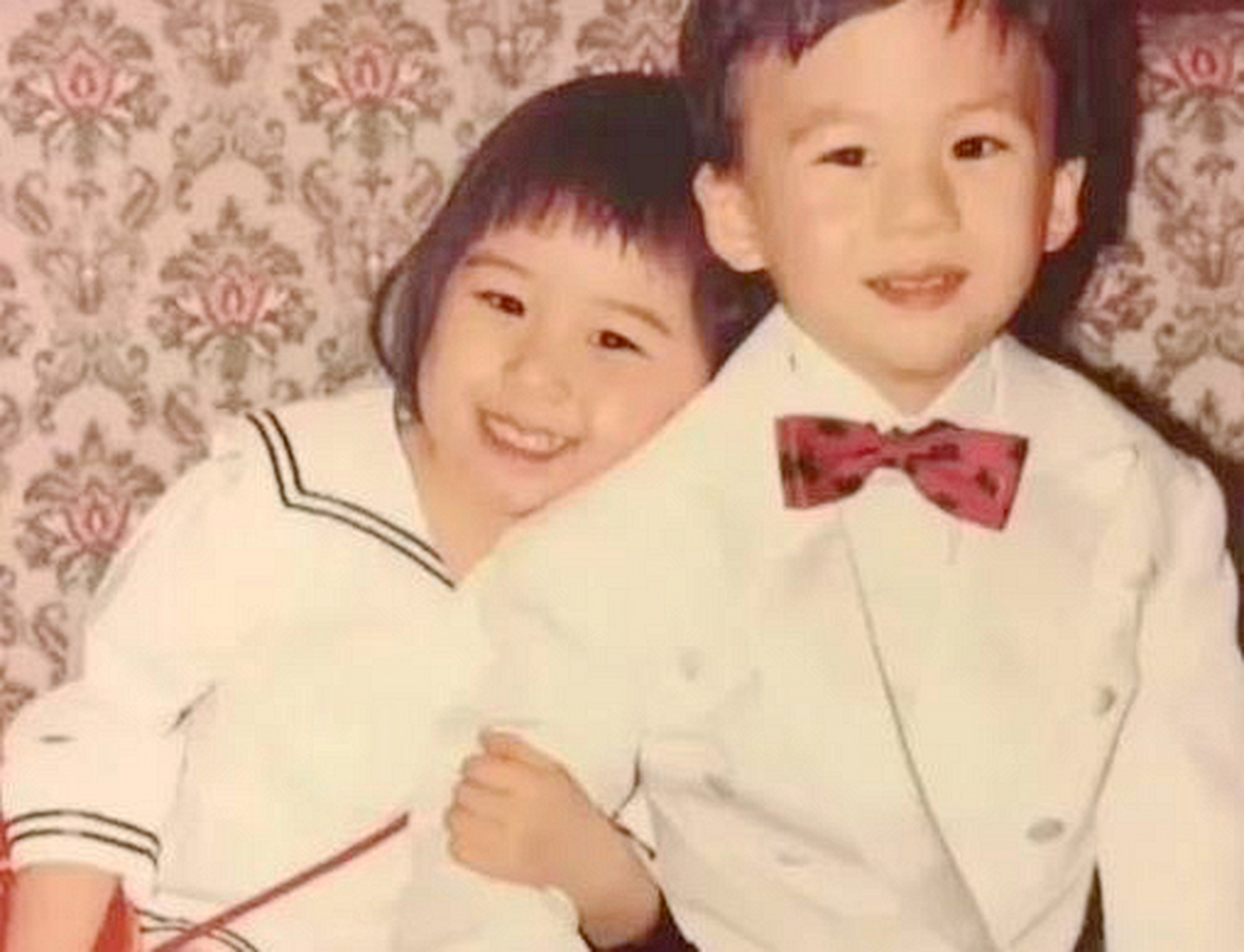何超莲和何猷启小时候的照片,小时候好可爱,还特别好看!