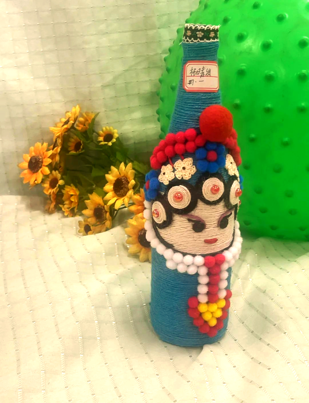 和学生的寒假生活,我们举办了一场别开生面的废旧物品手工制作大赛