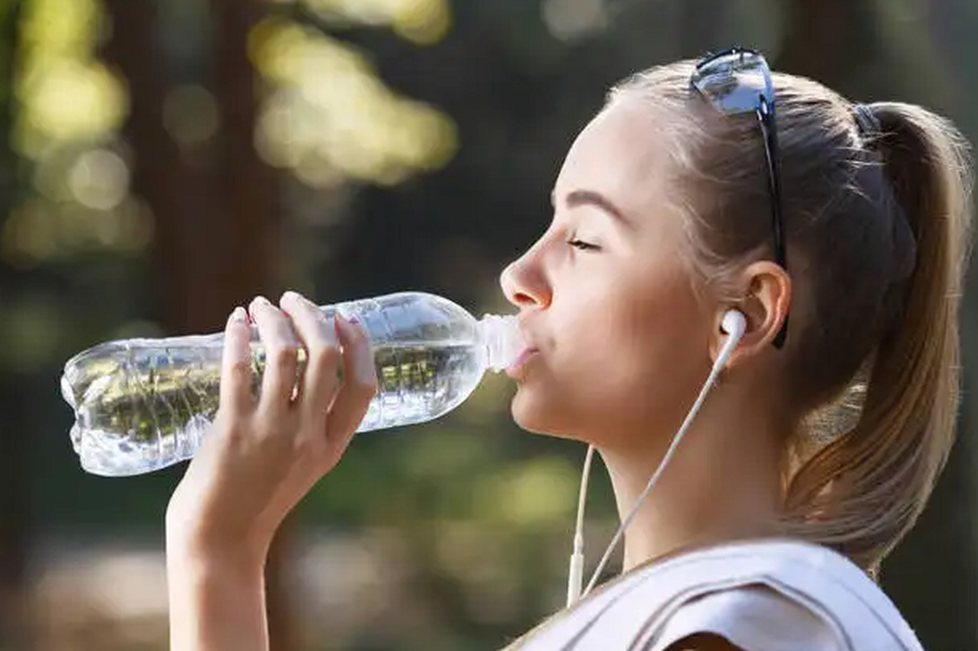 喝水对身体好,而这3类人,不宜喝太多的水,不然会影响健康!