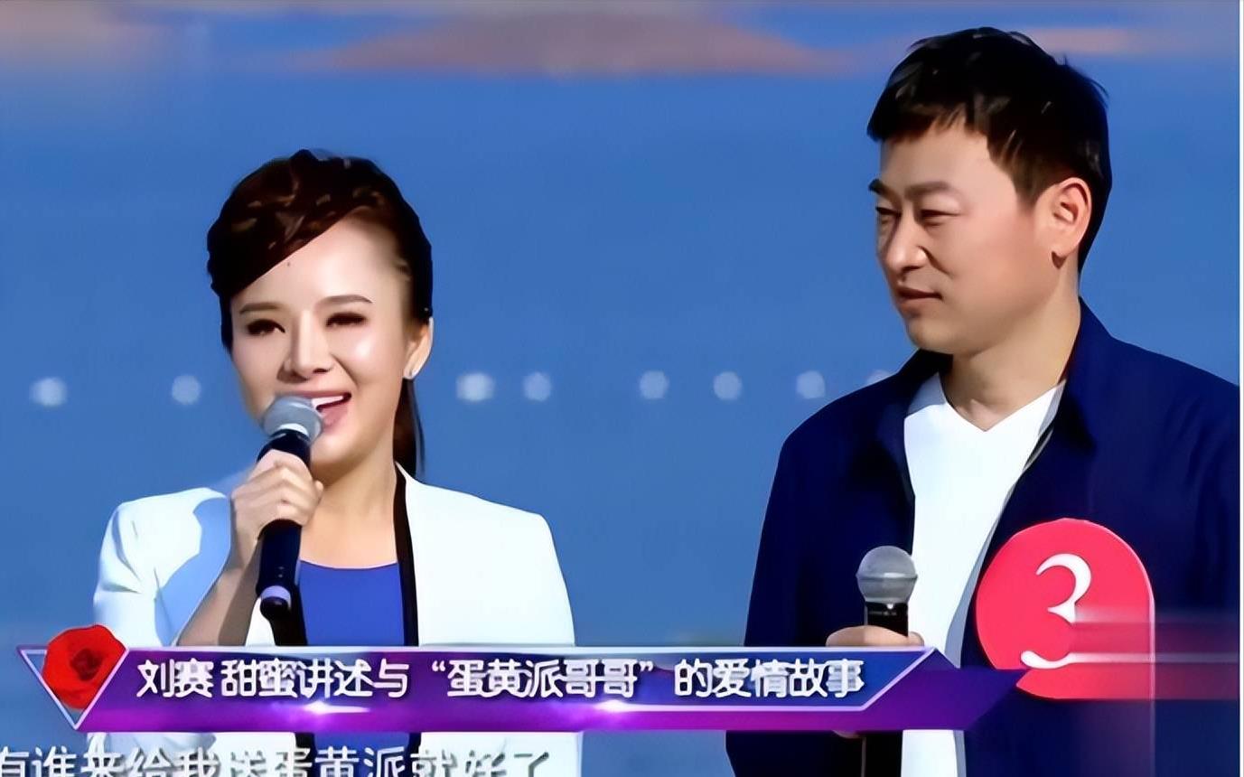 "盲人歌手"刘赛:成名后拒绝抛弃农村丈夫,如今丈夫成她的骄傲