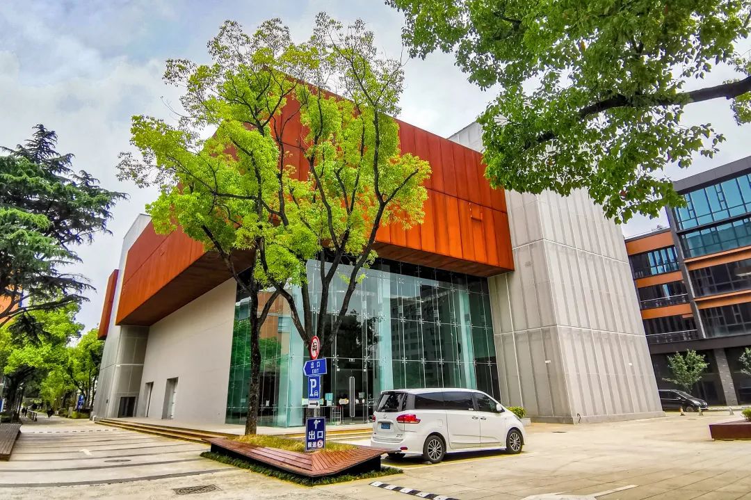 更新·街区丨静安新业坊除了eva,还能遇见.