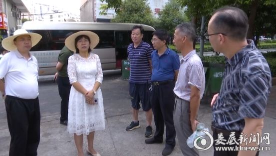 康艳华率队督察园区创文管卫工作