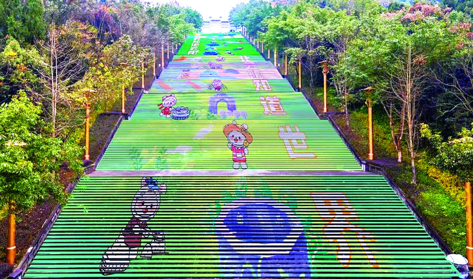 登云梯绘彩妆"穿"新衣过新年