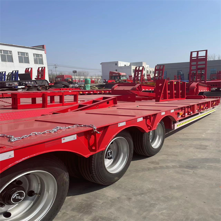 13米三轴低平板半挂车