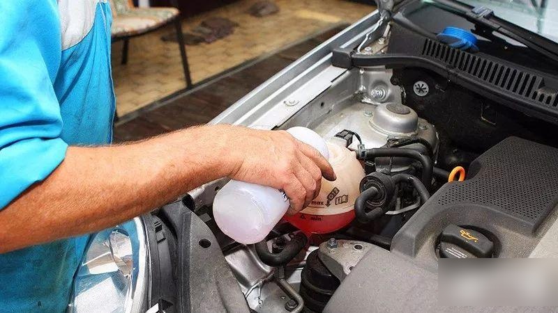 2,需要注意的是,汽车水箱中的液体并