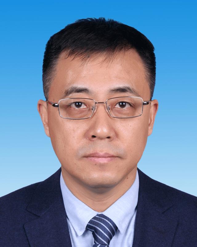 薛建华,任西安市安居建设集团有限公司董事长