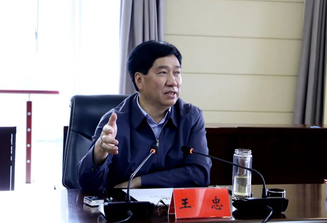 王忠调研安六铁路开通筹备,环境整治和平安六盘水建设工作