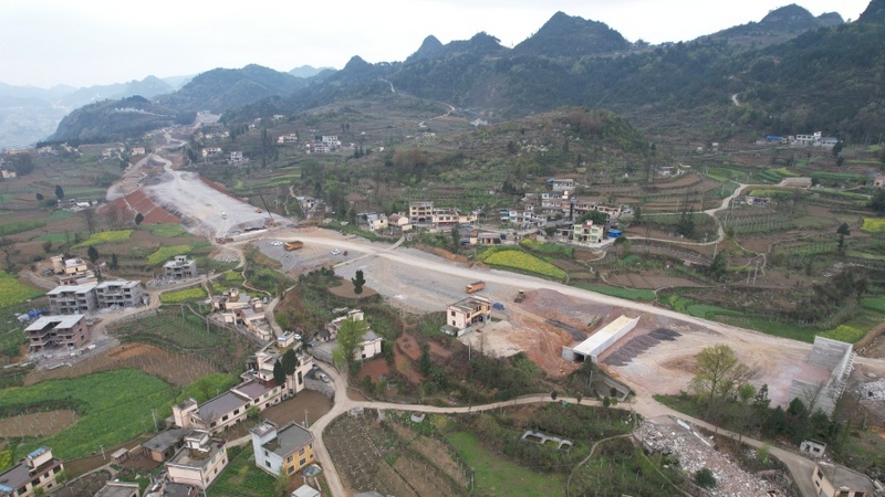 修文县谷堡镇:企地融合如鱼得水 乌长高速强力推进