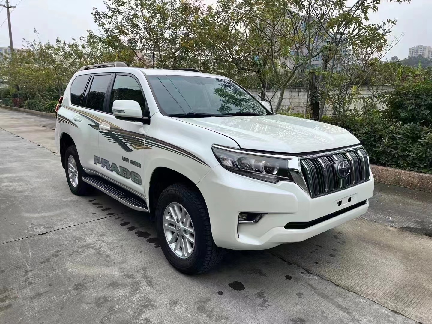 20款霸道4000仅24.5万,3.0t v6柴油发动机,有着强悍的越野性能