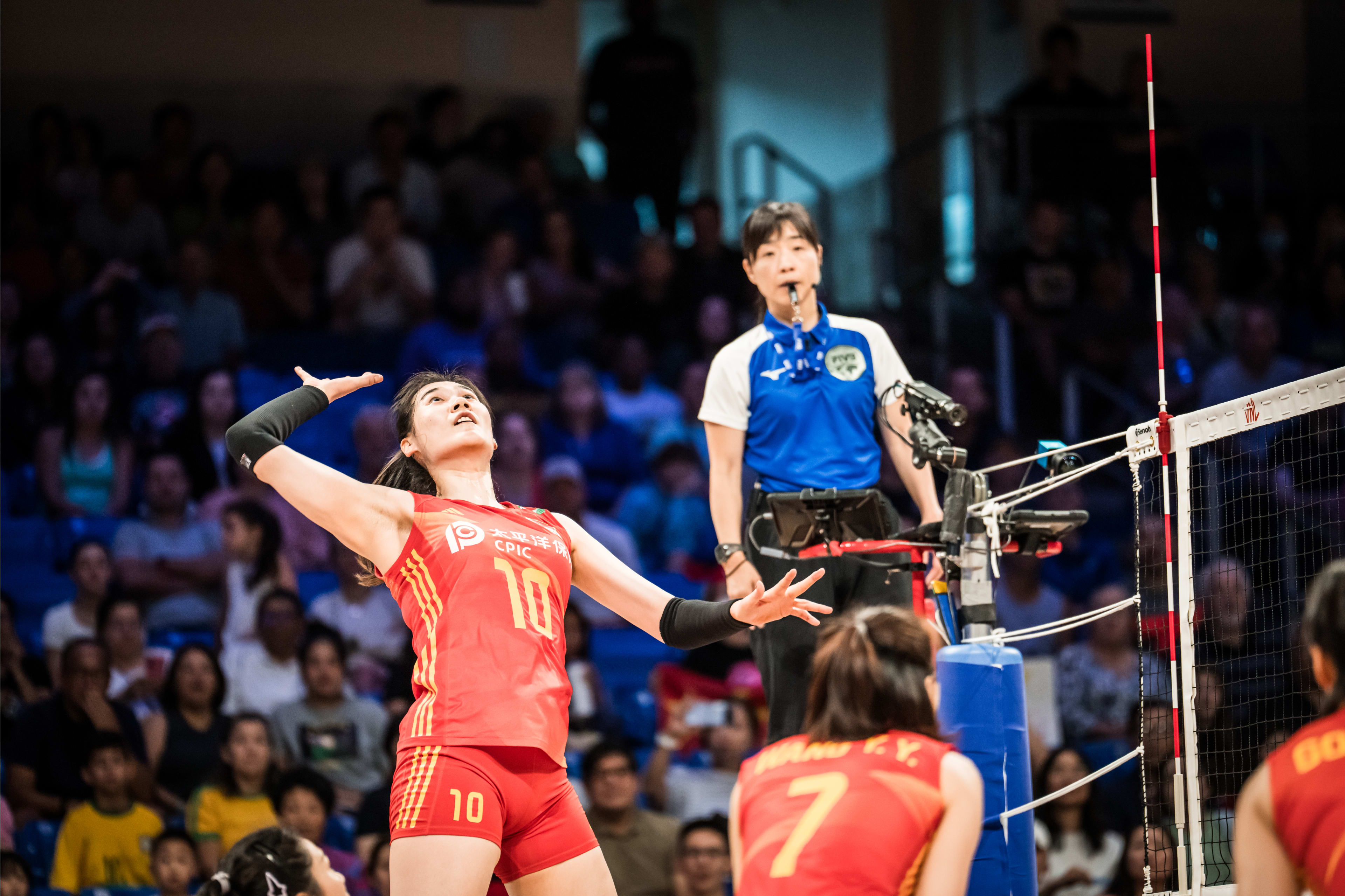 晋级四强!中国女排3-1巴西,袁心玥拦网建功,半决赛将战波兰