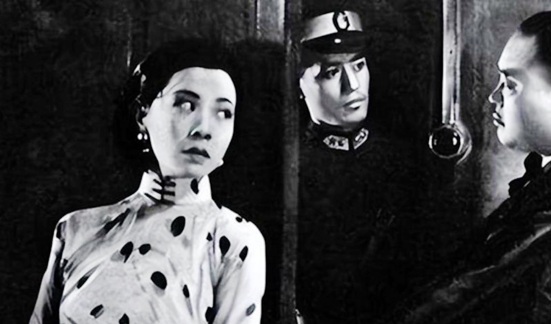 今天著名的梁氏三姐妹是睿智的梁赛珍,真诚的梁赛珠和乖巧的梁赛珊.