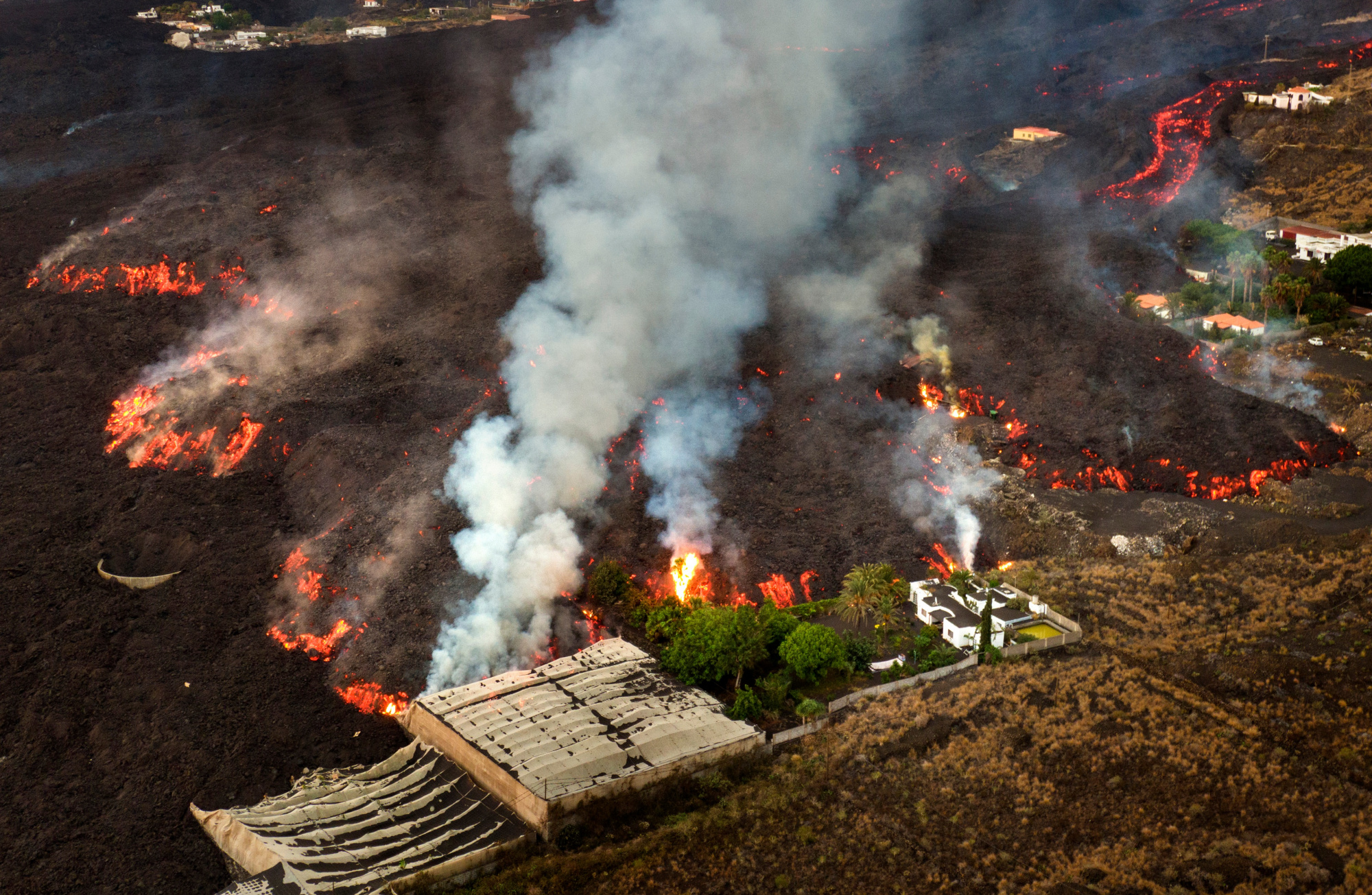 (外代一线)西班牙拉帕尔马岛发生火山喷发以来最强地震