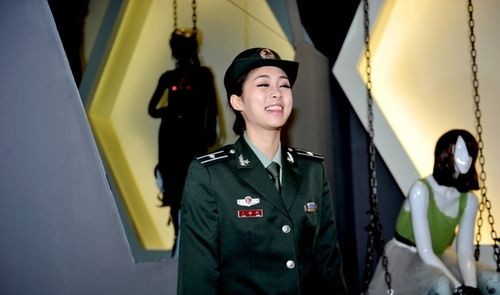 就已经上校军衔了,真厉害啊