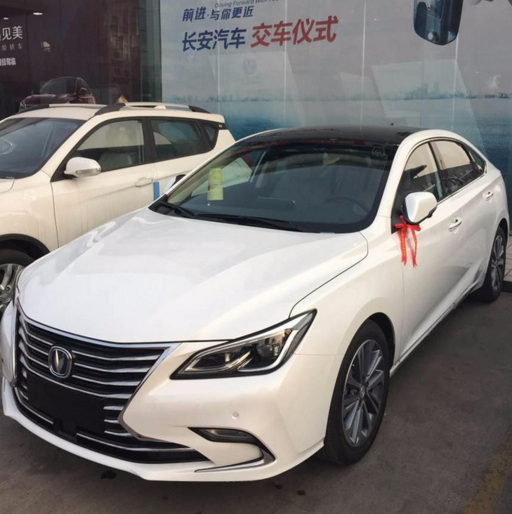 长安车型白色轿车