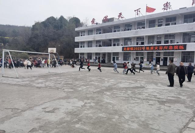 广元剑阁县龙源镇:地灾防治知识进校园,撑起师生"保护伞"