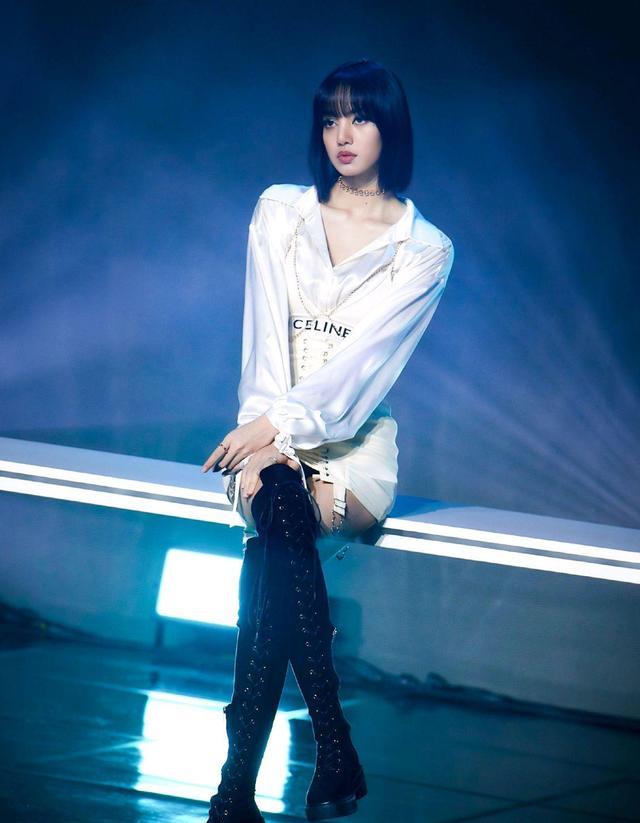 lisa在《青春有你3》的穿搭,又甜又辣,每个造型都好有看点!