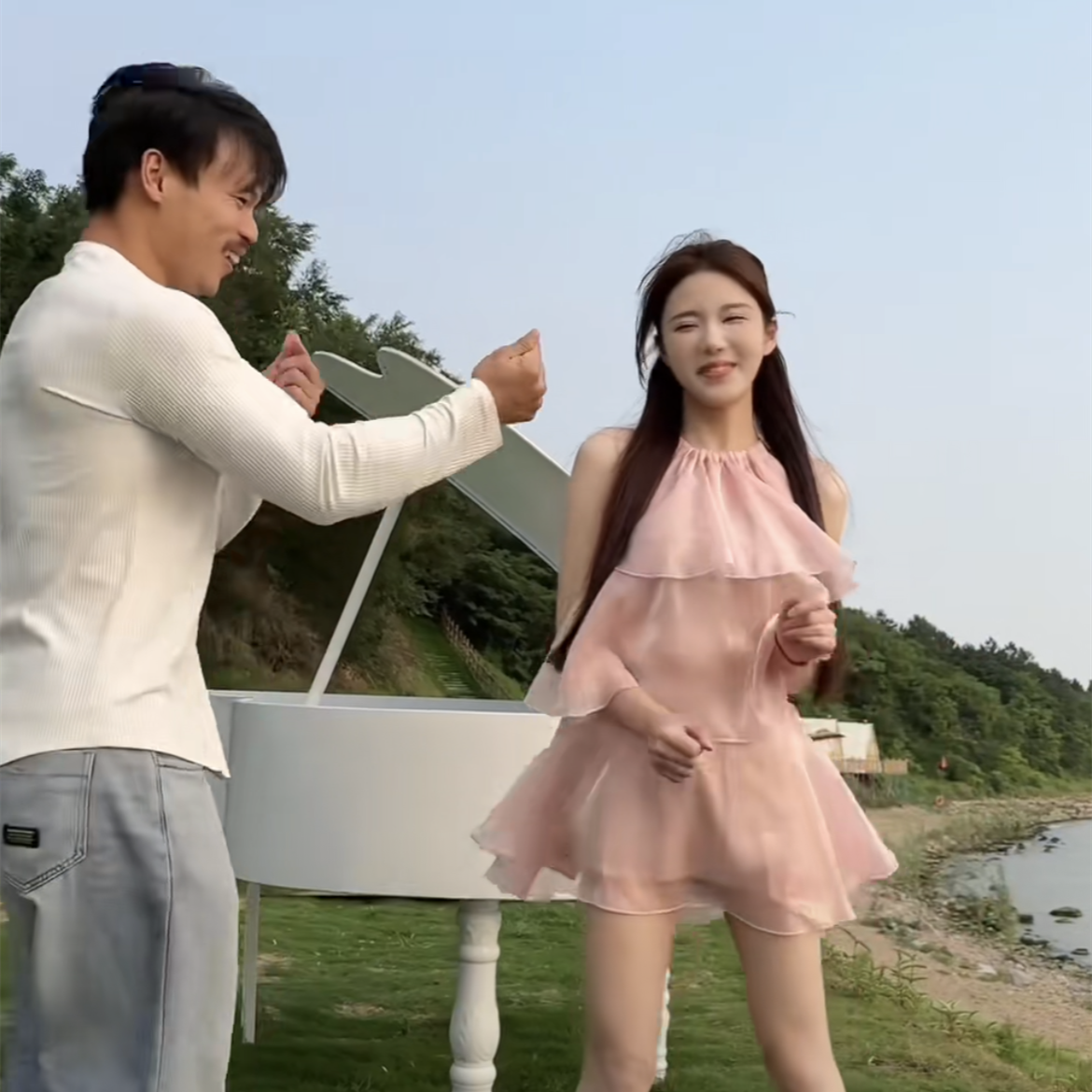 网红乔妹被曝"脚踏两只船"!频繁与前夫见面,本人怒晒离婚证