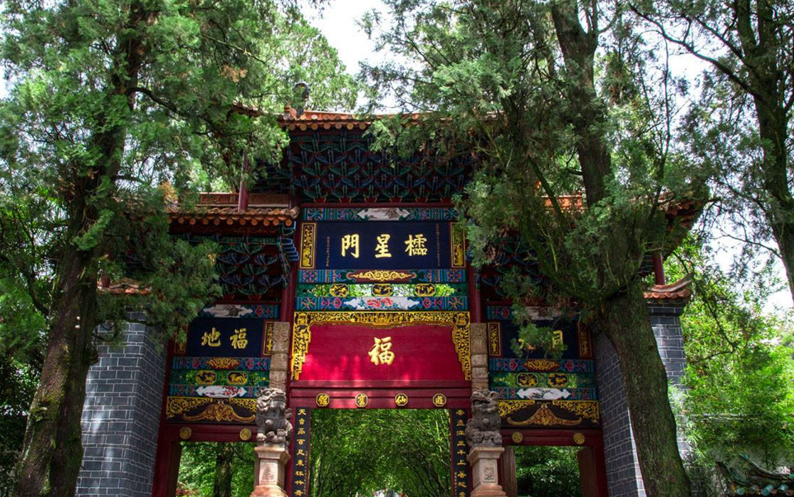 云南昆明鸣凤山上的道教古迹