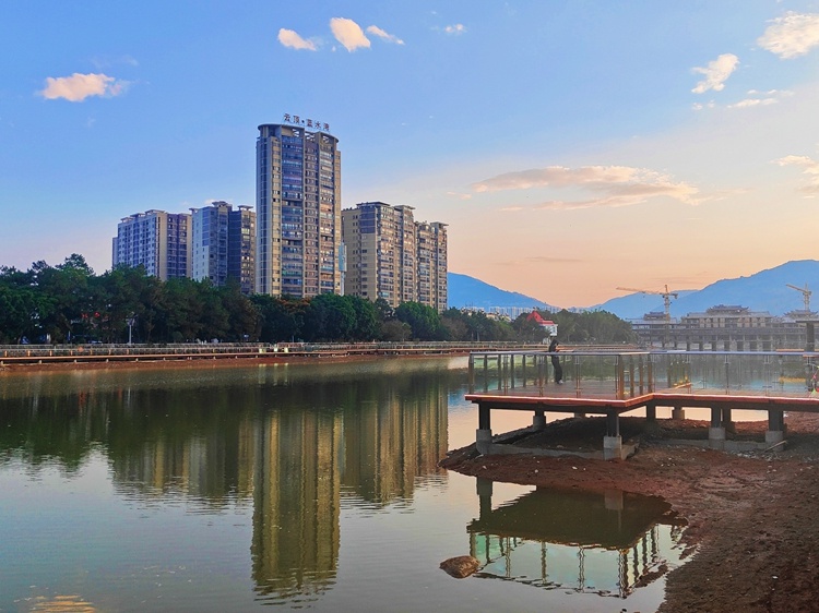 「聚焦五大重点工作」云县三河六岸城市景观提升工程取得重大进展