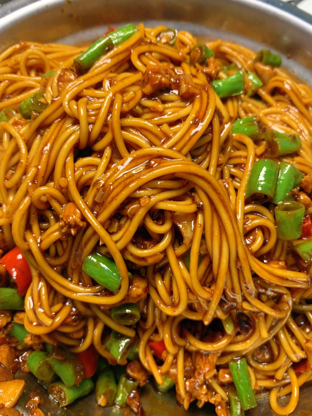 别总是吃火鸡面了,试试肉末豆角拌面,麻辣爽口,面条筋道