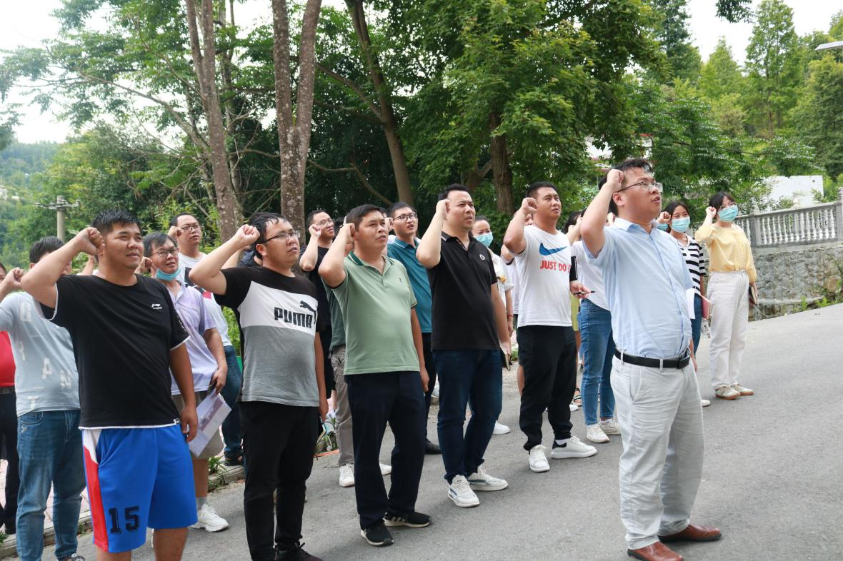 望谟县石屯镇开展禁毒宣誓活动