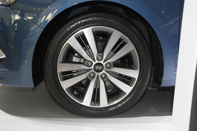 现代名图轮胎是什么型号?