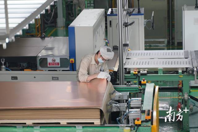 生益科技生产车间.