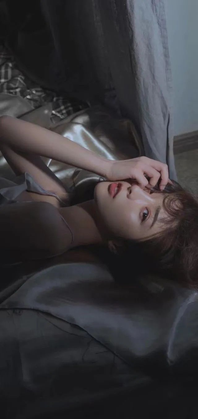 100张潮酷ins风女生真人壁纸