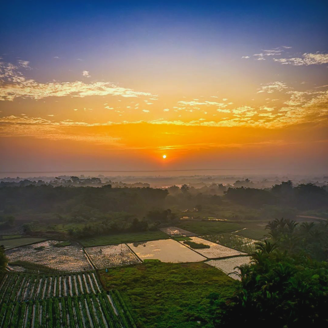 手机摄影技巧:捕捉迷人日出朝霞的方法