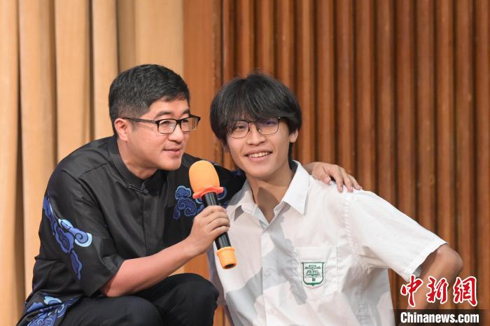 香港培侨中学举行传统文化日 传统曲艺走进校园