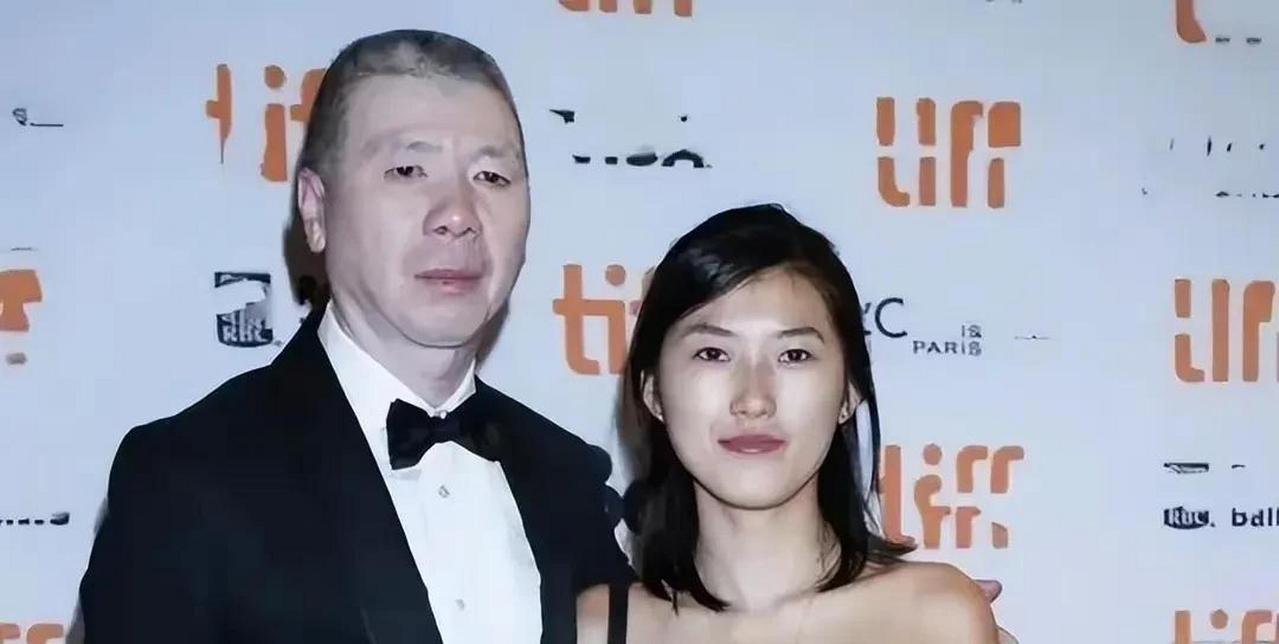 群众的眼睛是雪亮的,大家早就看出冯小刚和他的女儿朵朵,长的简滞就