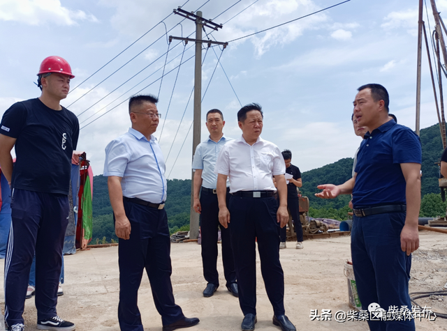 潘光督导"厕所革命",抗旱,防溺水,创文巩卫并开展巡河巡湖工作