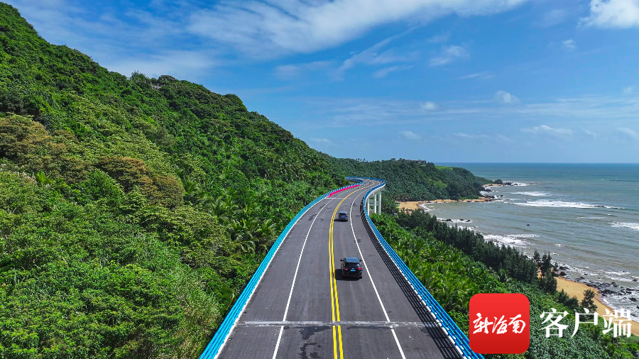 组图|海南环岛旅游公路万宁正门岭大桥段"绕"出山海美景