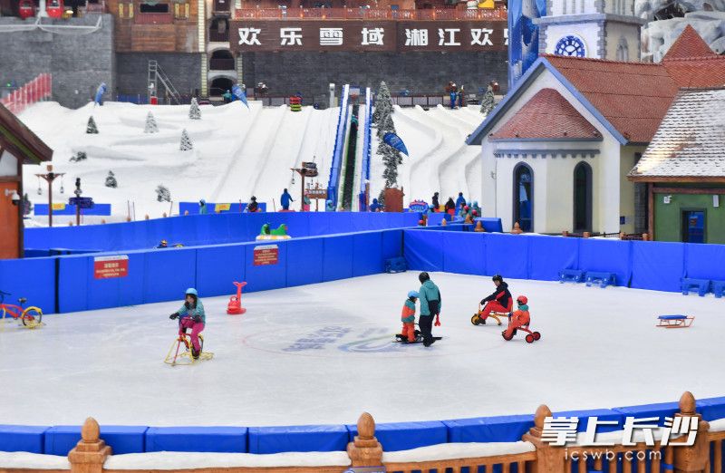 湘江欢乐城欢乐雪域昨日重启 在这里,感受初秋第一场雪