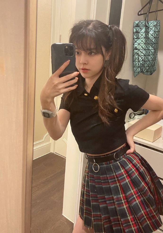 双马尾沫子化身辣妹发博秀美照:令人心动的青春洋溢,你爱了吗?