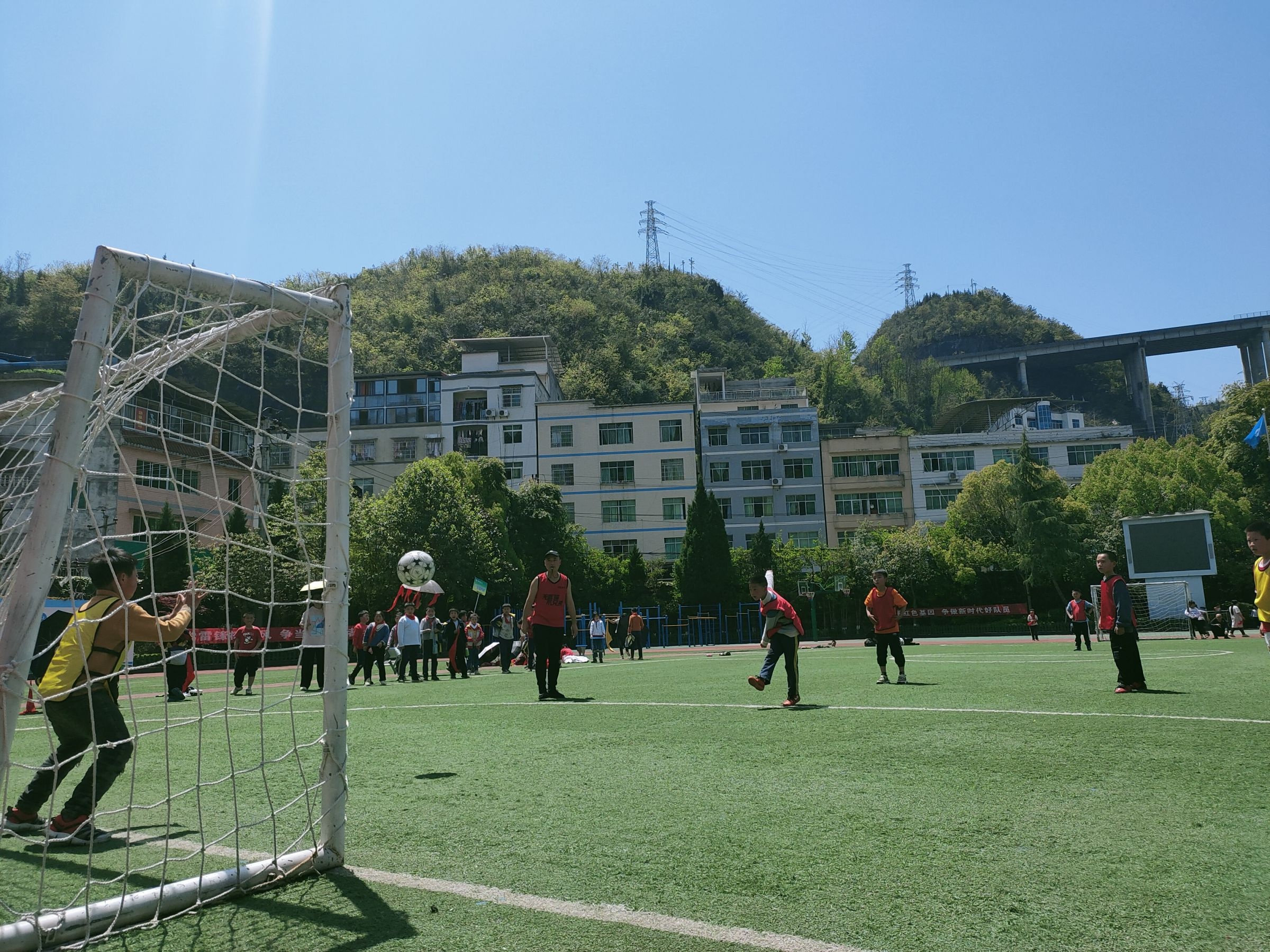 酉阳民族小学举行班级足球联赛