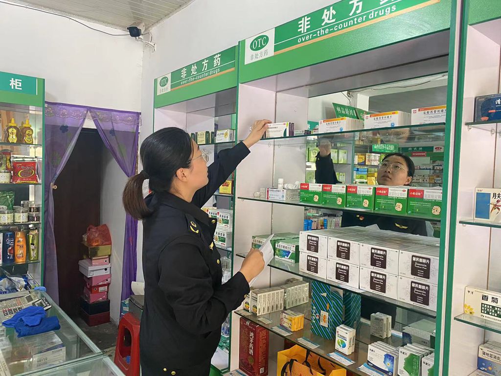 安徽省巢湖市中垾市场监管所"三守护"开展流感药品专项行动