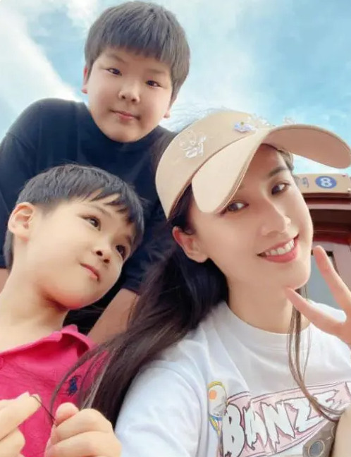 黄圣依疑似怀三胎,曾公开表示自己喜欢女儿,如今愿望成真