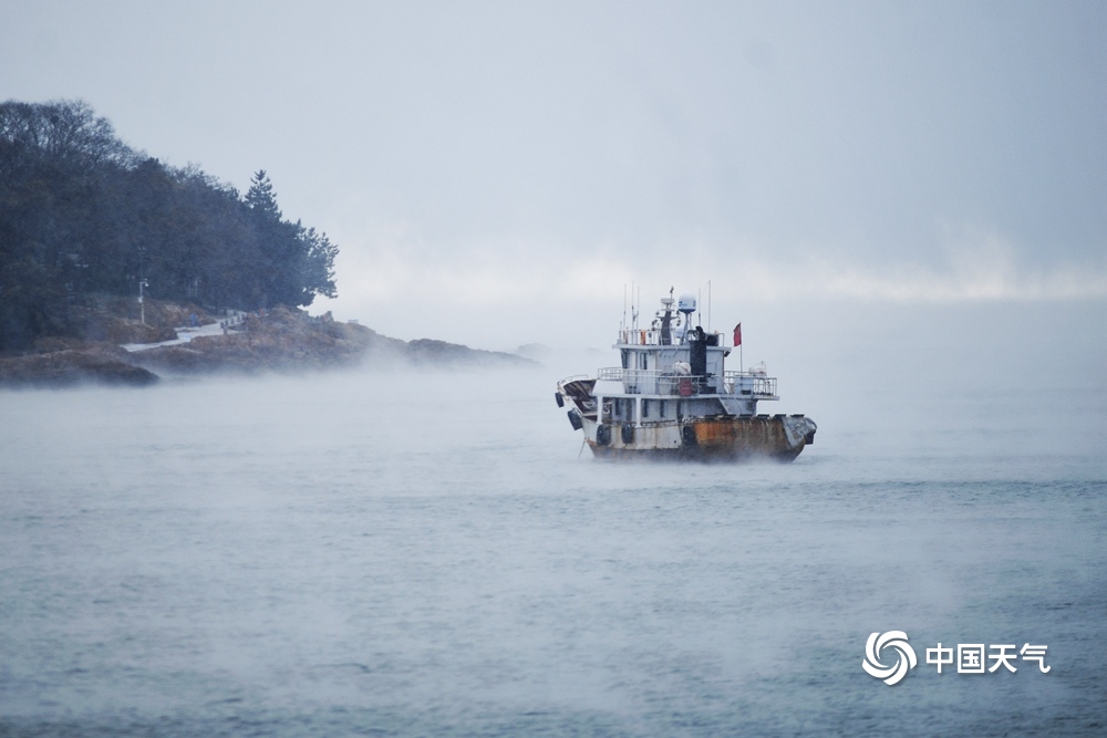 山东青岛现"海浩"景观 雾气缥缈似仙境