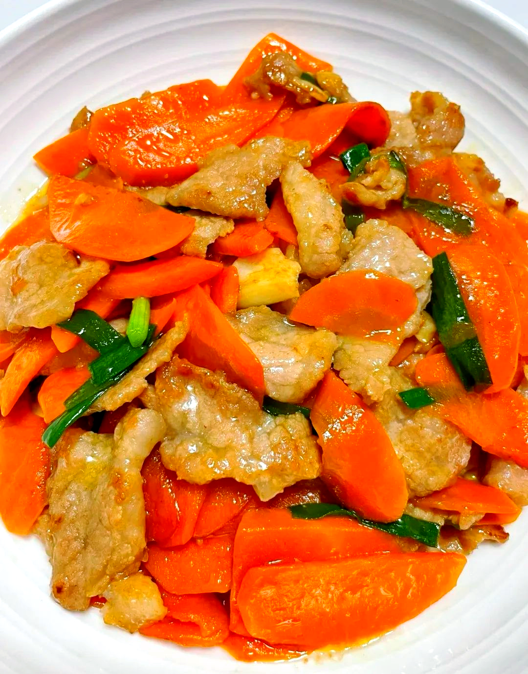 家常美食推荐:胡萝卜炒肉片,简单又美味!