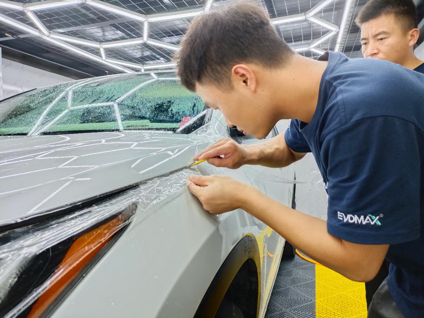 白色丰田汉兰达装贴evomax易玛隐形车衣