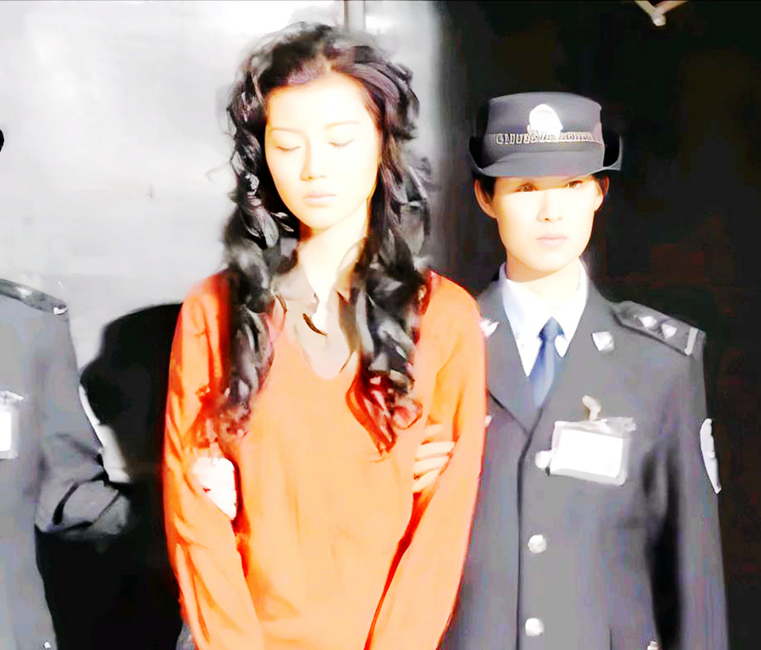 但为什么要如此严厉地惩罚他呢? 原来,毕丽梅从小就被男生想要.