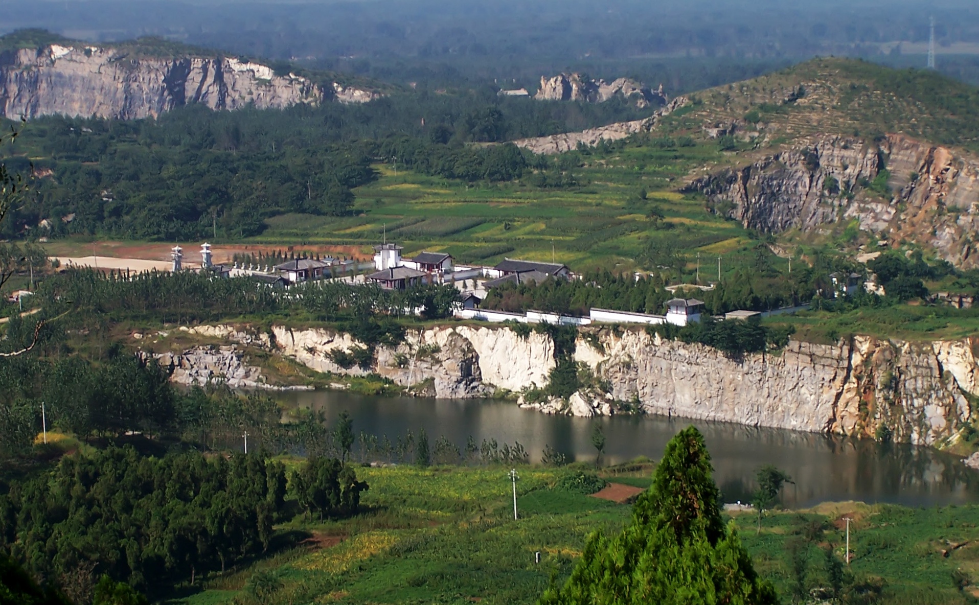 芒砀山全景高清图图片