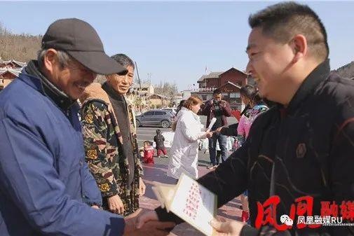 「时代奋进者」杨耿:关爱贫困群众的点灯人